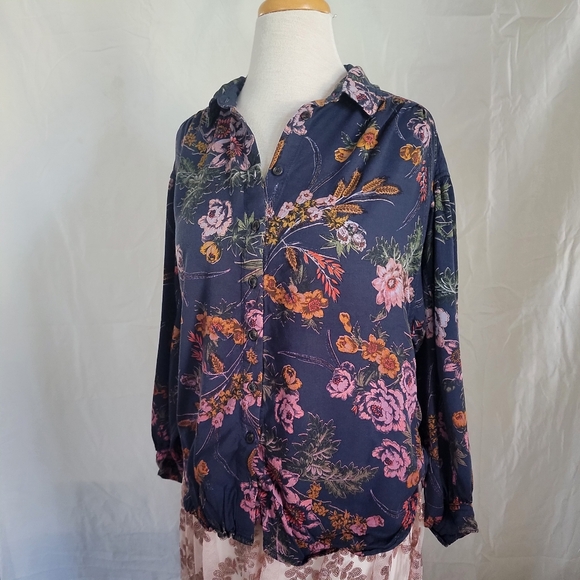 *Anthropologie Pilcro Evika Buttondown Floral Blouse* - Picture 7 of 10